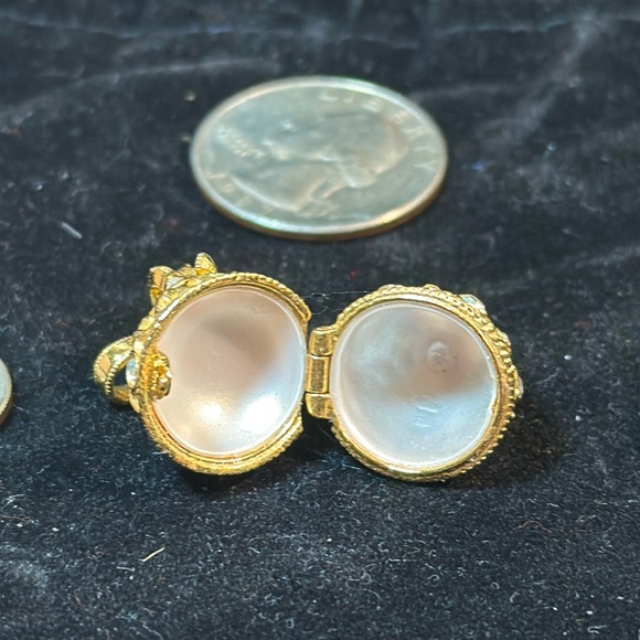 JOAN RIVERS Faberge Royal Egg Pendant Secret of the Scroll - Picture 3 of 5